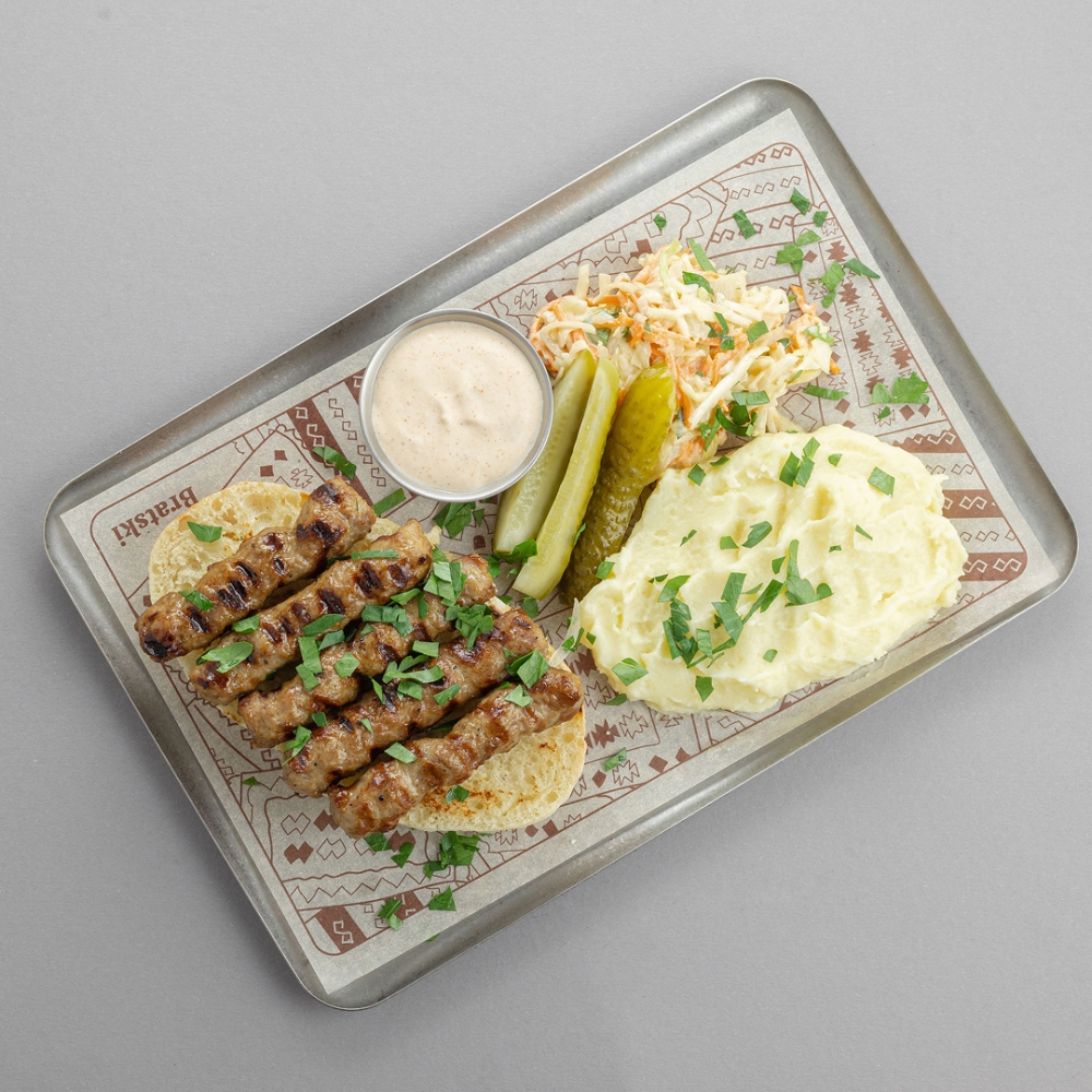 Белградские чевапи 5 шт. ягнёнок-свинина с картофелем по-деревенски