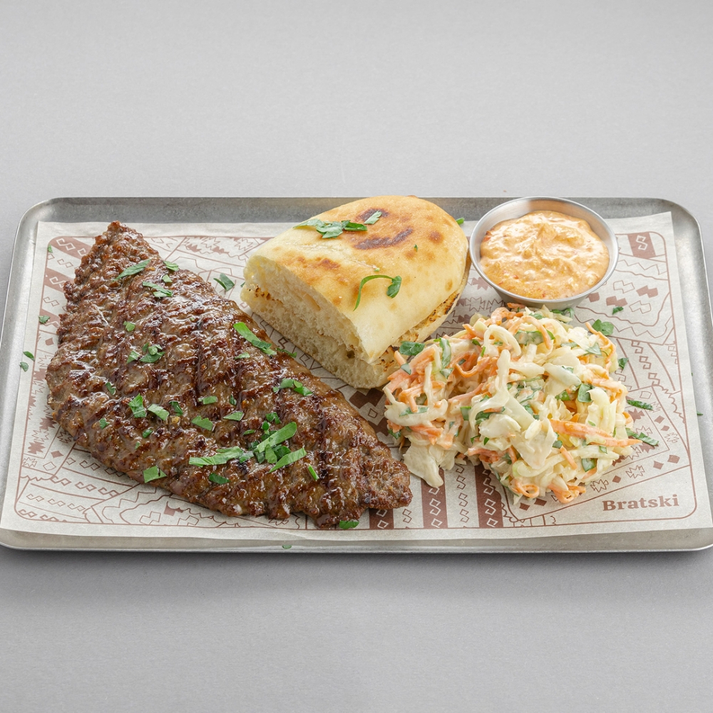 Пунена плескавица с урнебесом ягнёнок-говядина