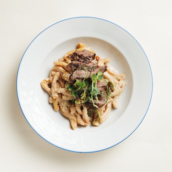 Паста с говядиной гриль в Блэк Пэппер