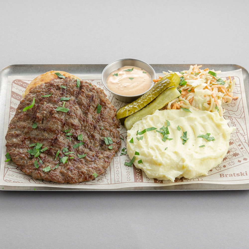 Классическая плескавица ягнёнок-говядина с картофелем по-деревенски