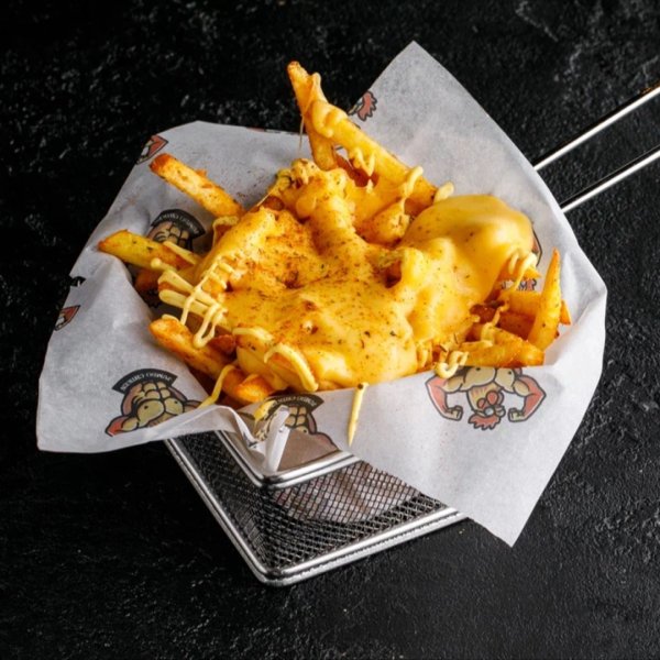 Картофель фри в сырном соусе