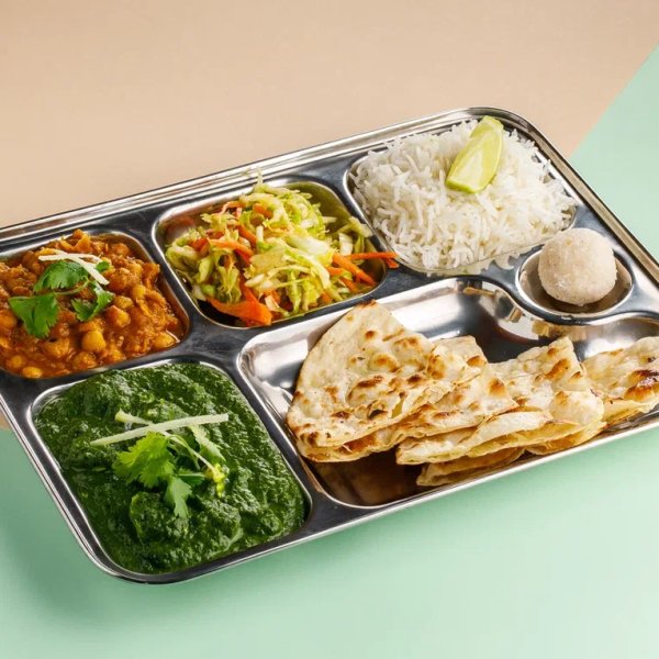 Сырное комбо Тхали в шпинатном соусе