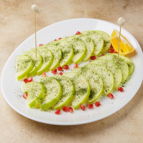 Зелёное яблоко с сухой мятой и лимонным соком