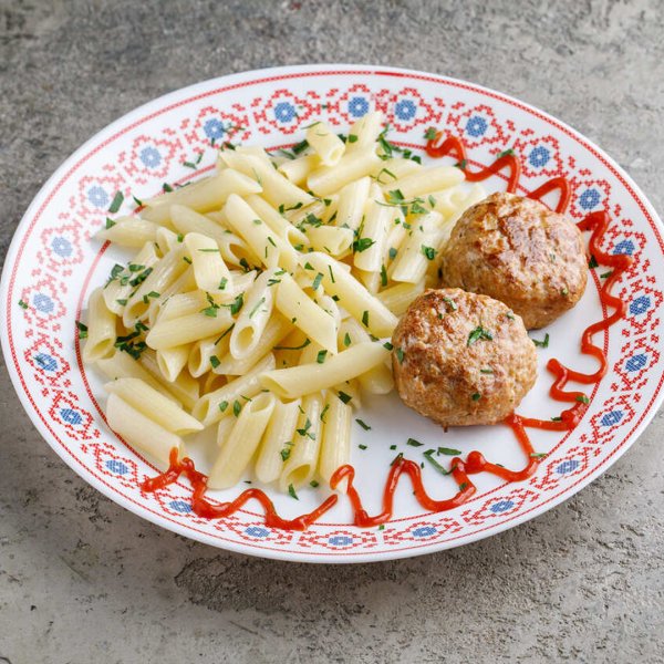 Котлеты домашние с макаронами