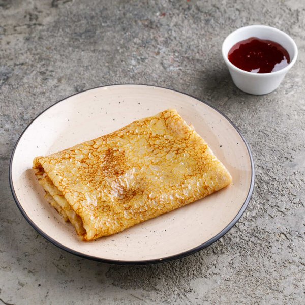 Блин с земляничным вареньем