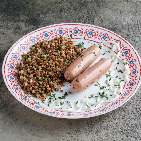 Сосиски с гречей