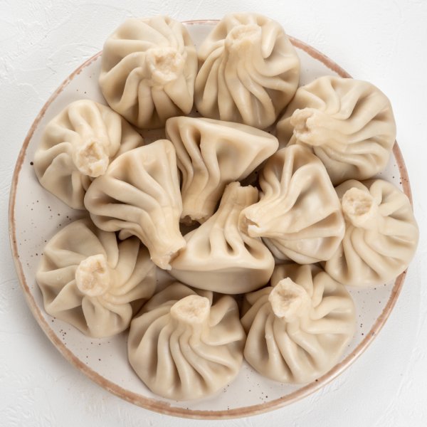 Дюжина хинкали (12 штук: 4 с говядиной-свининой, 4 с бараниной, 4 с сулугуни)