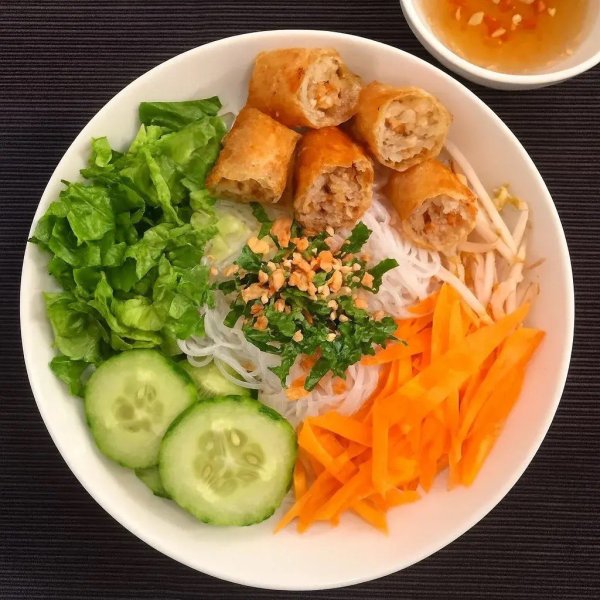 БУН НЭМ с жареными роллами